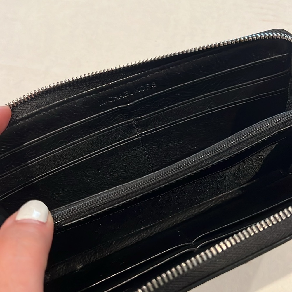 Michael Kors Wallet - Picture 5 of 12